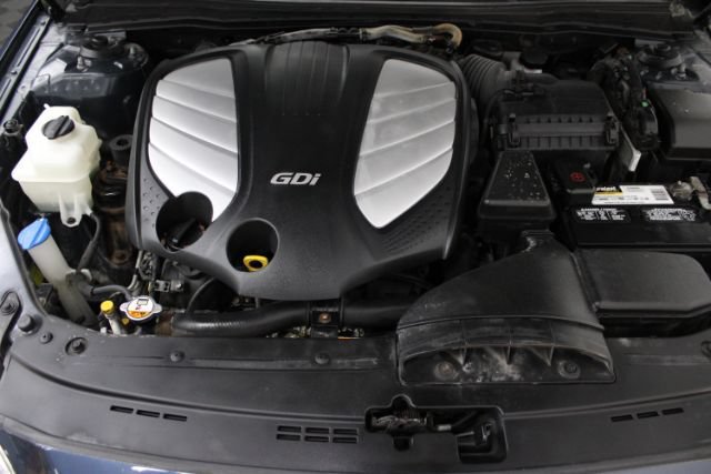 Used 2014 Kia Cadenza Premium w/ Technology Package FWD image 25
