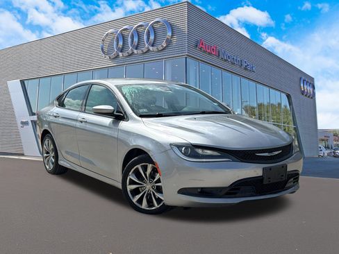Used 2015 Chrysler 200 S FWD image 1
