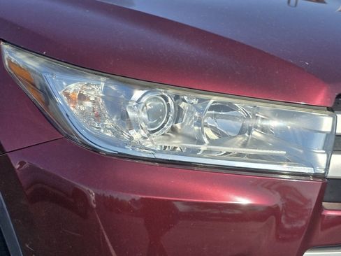 Certified 2019 Toyota Highlander Plus AWD/4WD image 21