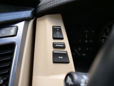 Used 2007 Cadillac XLR V RWD image 11