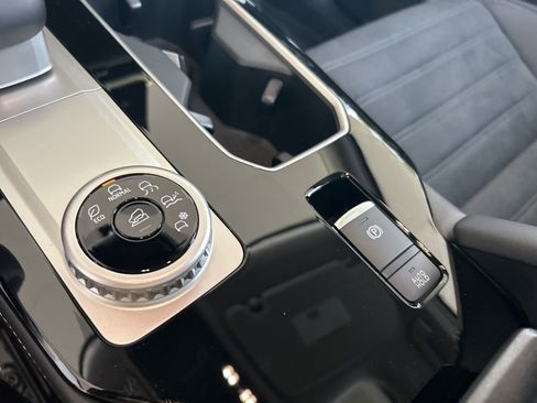 New 2026 Mitsubishi Outlander SE image 9