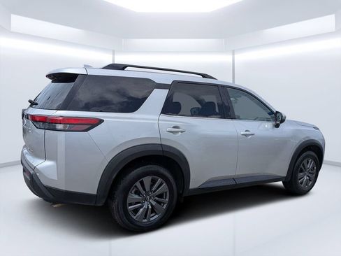 Used 2024 Nissan Pathfinder SV AWD/4WD image 3