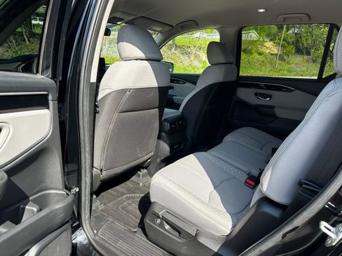 Used 2023 Honda Pilot LX image 19