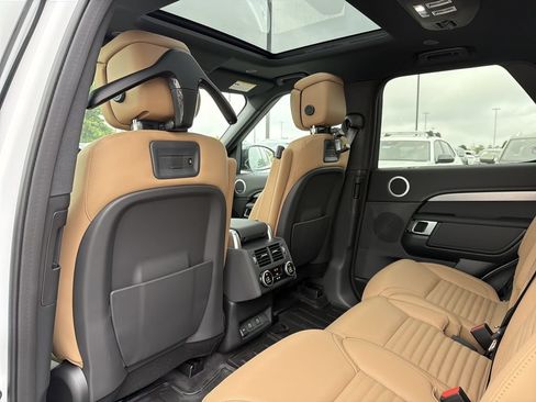 New 2026 Land Rover Discovery Limited Edition AWD/4WD image 12