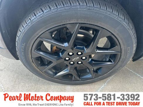 Used 2025 Chevrolet Traverse RS image 8