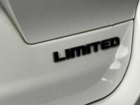 Used 2023 Jeep Grand Cherokee L Limited w/ Luxury Tech Group II AWD/4WD image 7