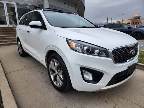 Used 2016 Kia Sorento SX image 3