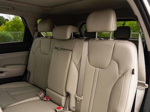 Used 2025 Kia Sorento S w/ Panoramic Sunroof Package FWD image 19