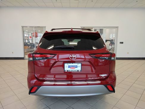 New 2026 Toyota Highlander Platinum AWD/4WD image 4