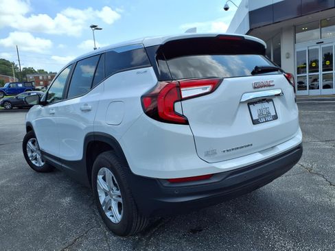 Used 2024 GMC Terrain SLE FWD image 31