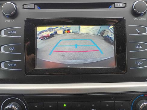 Used 2015 Toyota Highlander LE image 8