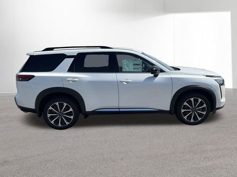 New 2026 Nissan Pathfinder Platinum w/ Cargo Package AWD/4WD image 33