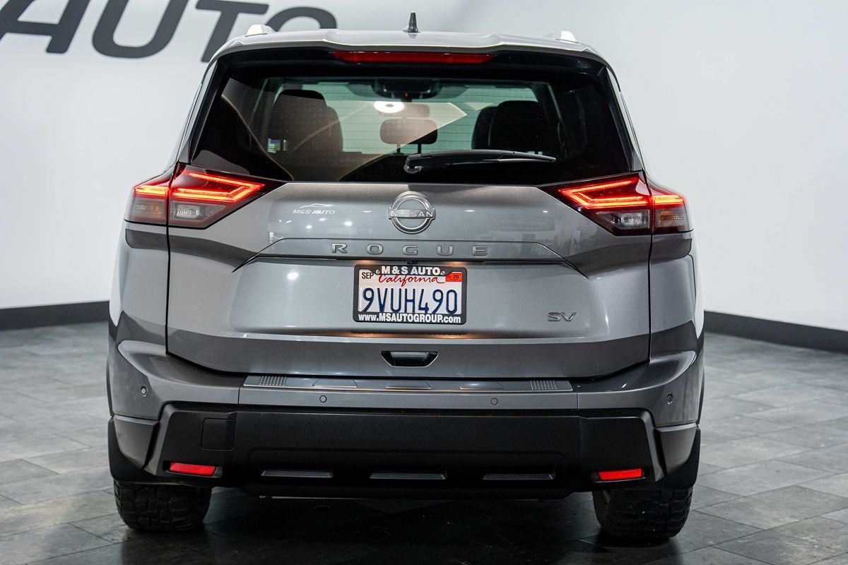 Used 2024 Nissan Rogue SV w/ SV Premium Package FWD image 5