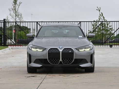 Used 2023 BMW i4 eDrive40 RWD image 3