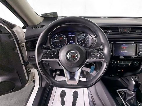 Used 2018 Nissan Rogue S FWD image 11