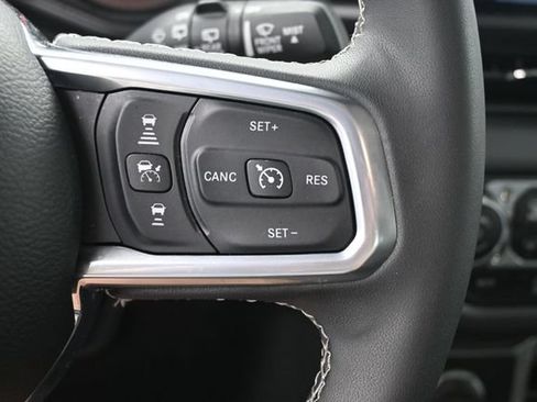 Used 2025 Jeep Wrangler Unlimited Sahara AWD/4WD image 33
