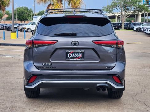 Used 2023 Toyota Highlander XSE FWD image 6