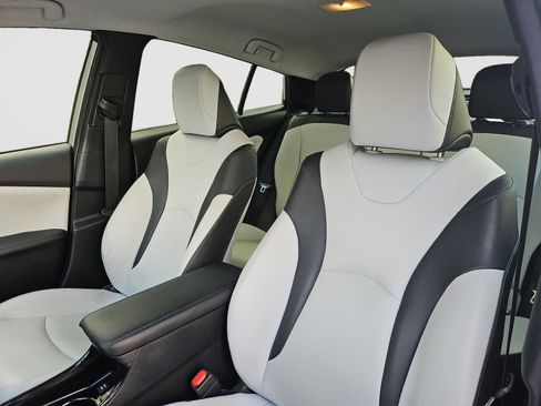 Used 2020 Toyota Prius XLE FWD image 21