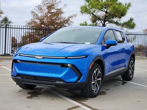 New 2026 Chevrolet Equinox EV LT image 2