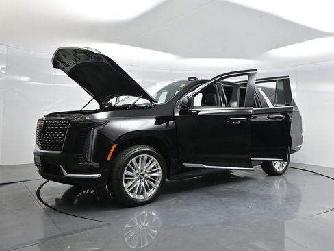 Used 2025 Cadillac Escalade ESV Premium Luxury image 61