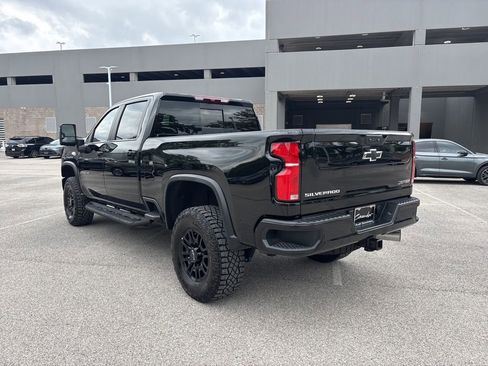 Used 2025 Chevrolet Silverado 2500 ZR2 AWD/4WD image 8