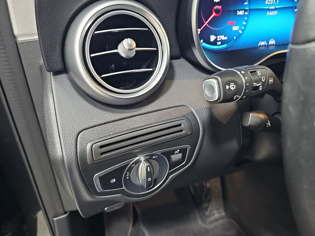 Used 2020 Mercedes-Benz GLC 300 4MATIC image 28
