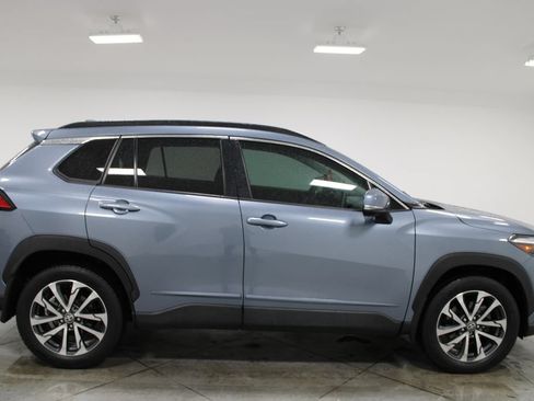 Used 2022 Toyota Corolla Cross XLE w/ Convenience Package AWD/4WD image 11