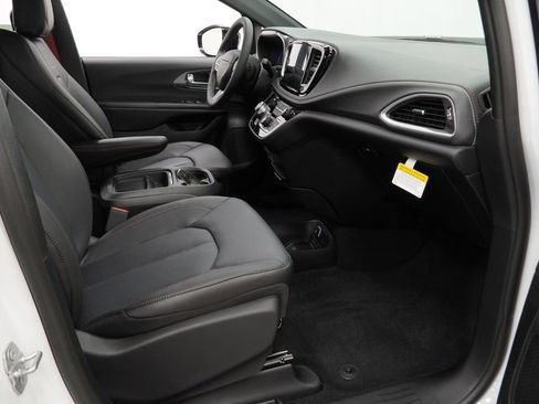 New 2027 Chrysler Pacifica Select AWD/4WD image 35