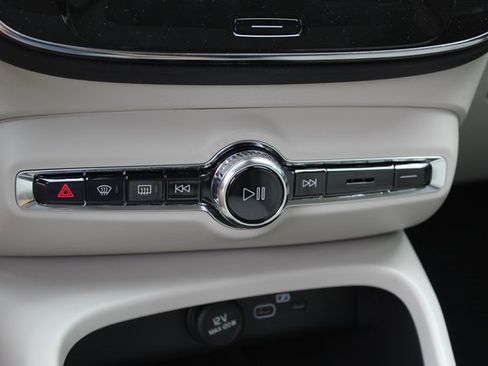 New 2026 Volvo XC40 B5 Ultra w/ Protection Package Premier image 28