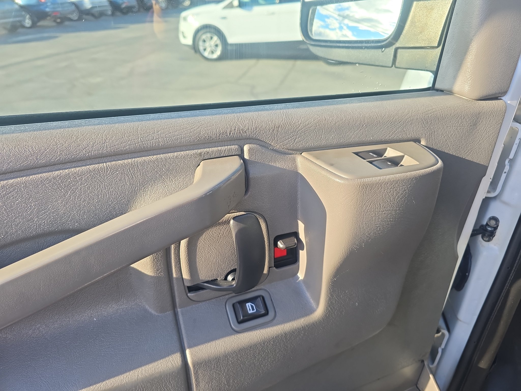 Used 2016 Chevrolet Express 2500 RWD image 20