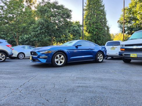 Used 2018 Ford Mustang Coupe RWD image 16