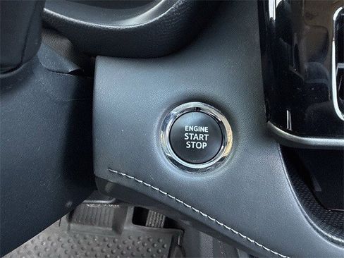 Used 2023 Toyota Highlander Limited image 24