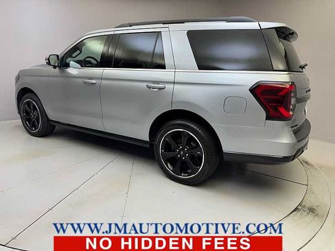 Used 2023 Ford Expedition Limited AWD/4WD image 3