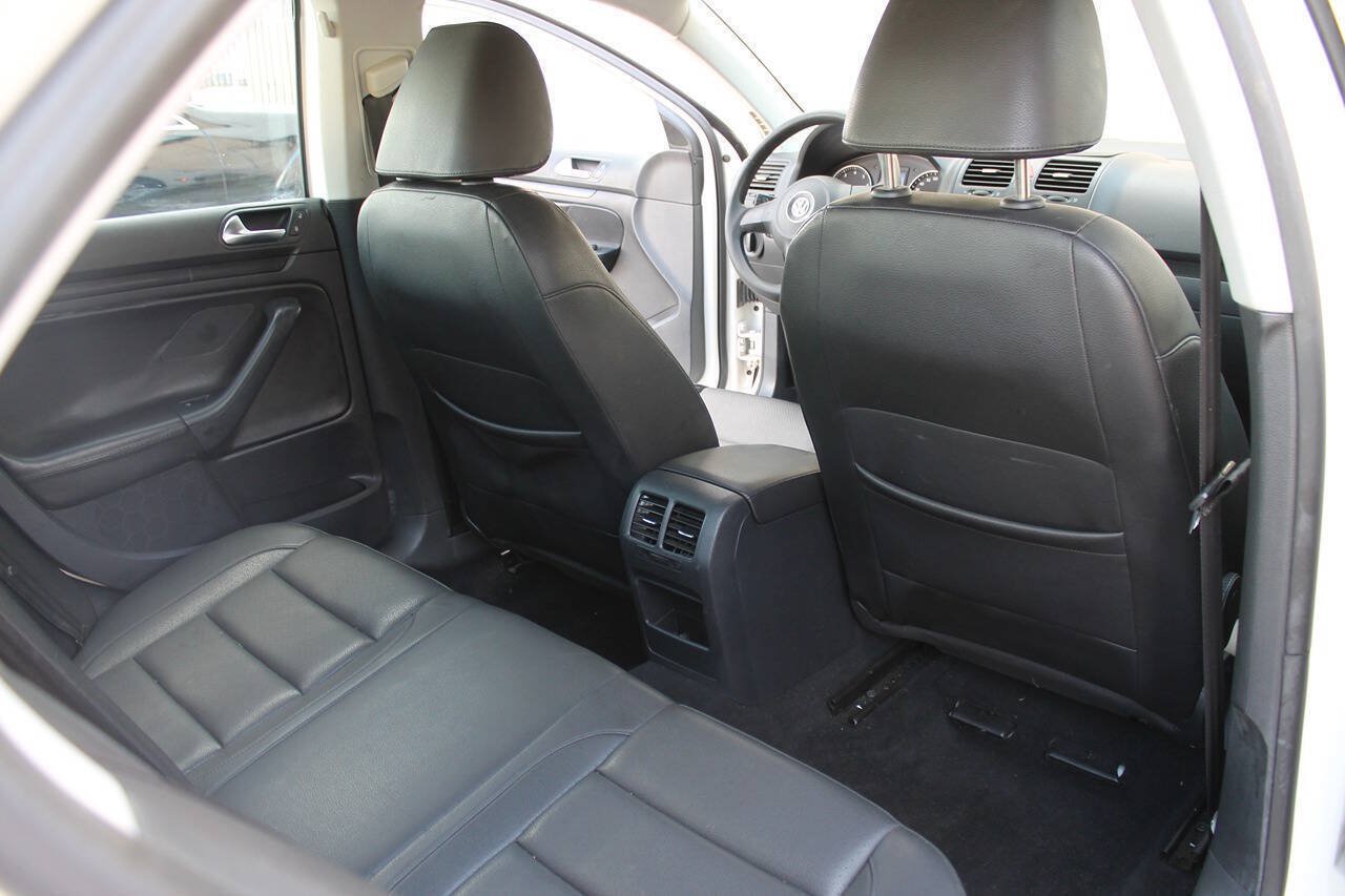 Used 2010 Volkswagen Jetta Limited Edition FWD image 30
