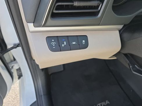Used 2020 Hyundai Elantra SEL FWD image 12