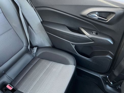 Used 2025 Chevrolet Trax LT image 36