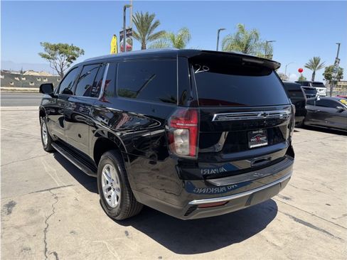Used 2022 Chevrolet Suburban LT w/ Luxury Package AWD/4WD image 4