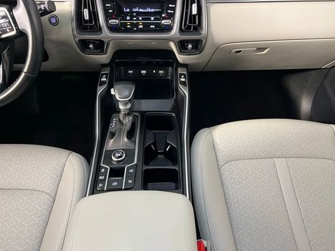 Used 2023 Kia Sorento EX w/ Panoramic Sunroof Package image 14