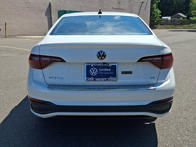 Used 2023 Volkswagen Jetta SE w/ Panoramic Sunroof Package FWD image 9