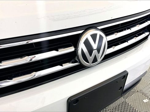 Used 2021 Volkswagen Tiguan SE FWD image 24