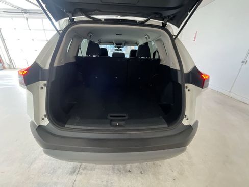 Used 2023 Nissan Rogue SV image 22