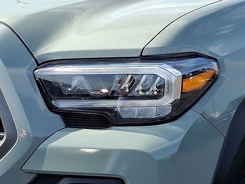 Used 2023 Toyota Tacoma TRD Off-Road w/ Technology Package AWD/4WD image 9