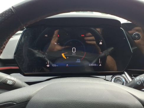 Used 2025 Chevrolet Trax RS FWD image 16