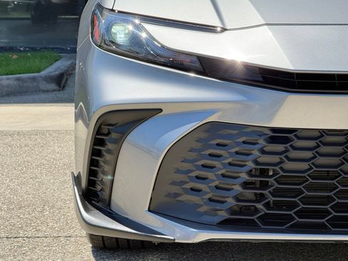Used 2025 Toyota Camry SE FWD image 7