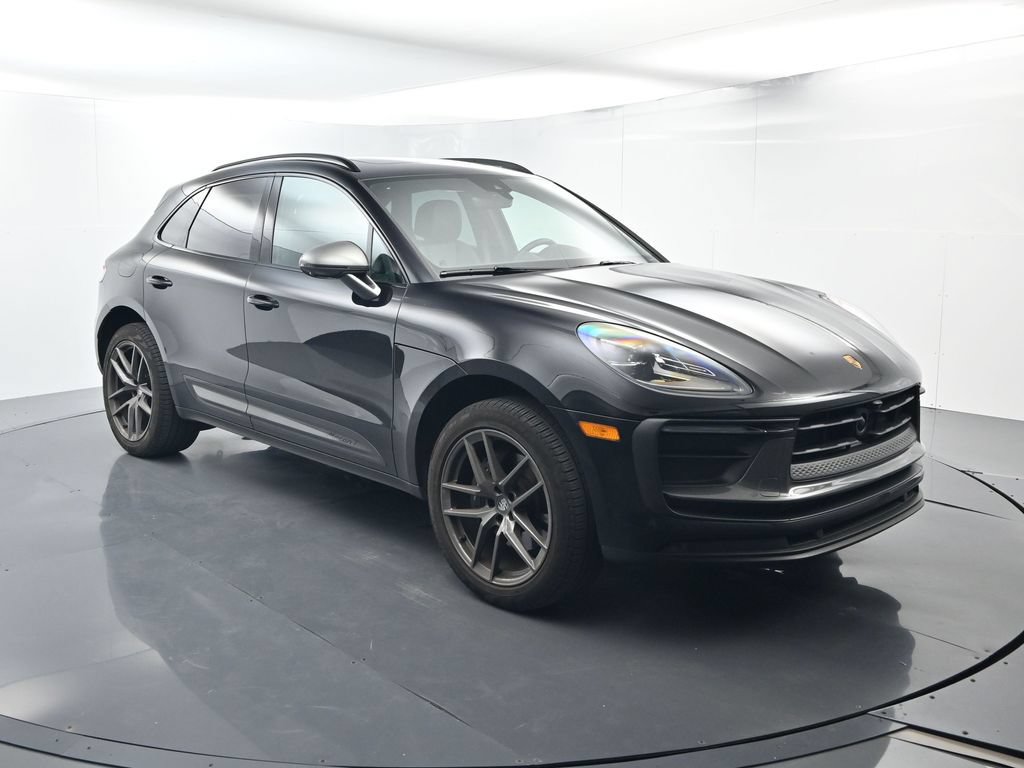 Used 2025 Porsche Macan AWD/4WD image 17