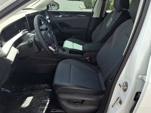 New 2026 Volkswagen Tiguan SE image 11