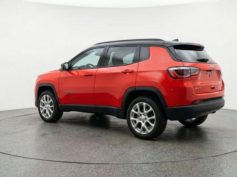 Used 2025 Jeep Compass Limited AWD/4WD image 6