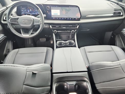 Used 2024 Chevrolet Traverse LT w/ Enhanced Driving Package FWD image 11