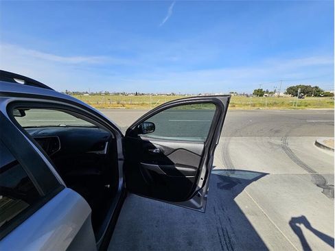 Used 2018 Jeep Cherokee Latitude w/ Altitude Package image 31