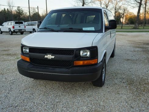 Used 2010 Chevrolet Express 1500 image 5
